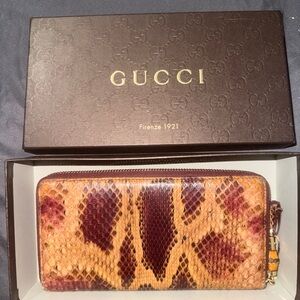 Gucci rare Python embossed Zip Wallet like new condition w/box